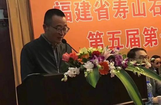 主持人：常务副会长蓝泰华