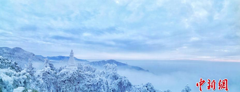 苍山负雪千岩一素 雪霁庐山成童话世界