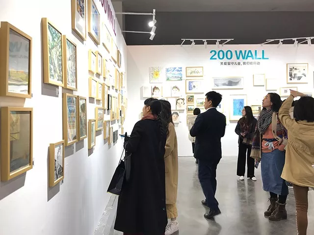 本届最特别的公益展区 “ 爱心换画 ” 行动吸引了大波观众参与，第一天准备的作品几乎被一抢而空