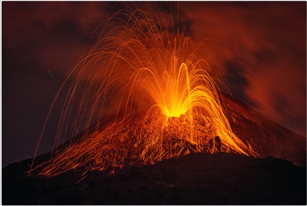 很美很危险 追火山的人